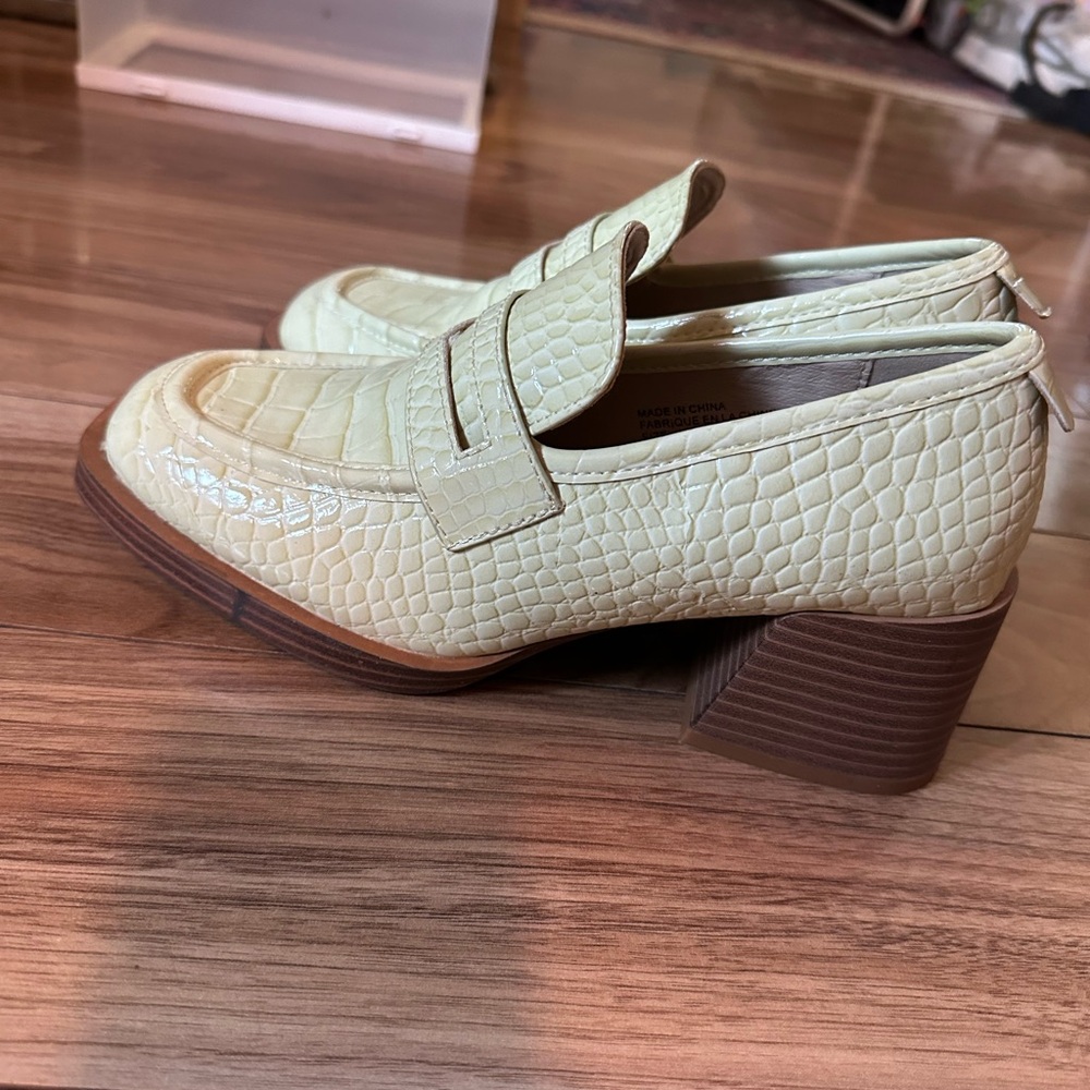 UO Lucy Croc Heeled Cream Loafers with Block Heel